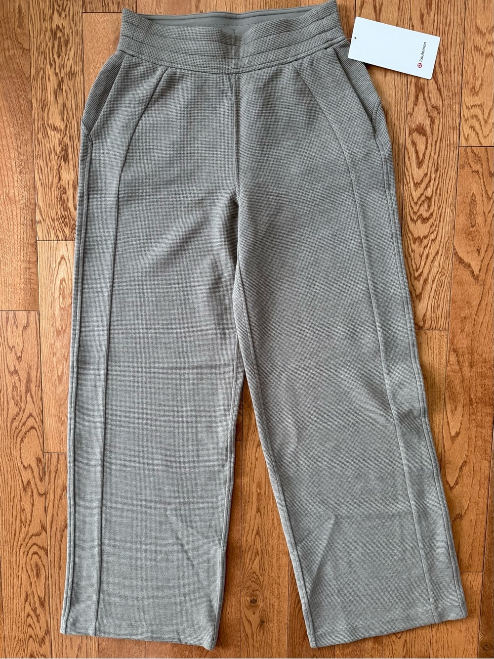 Lululemon NWT size XS scuba mid-rise wide-leg pant, waffle